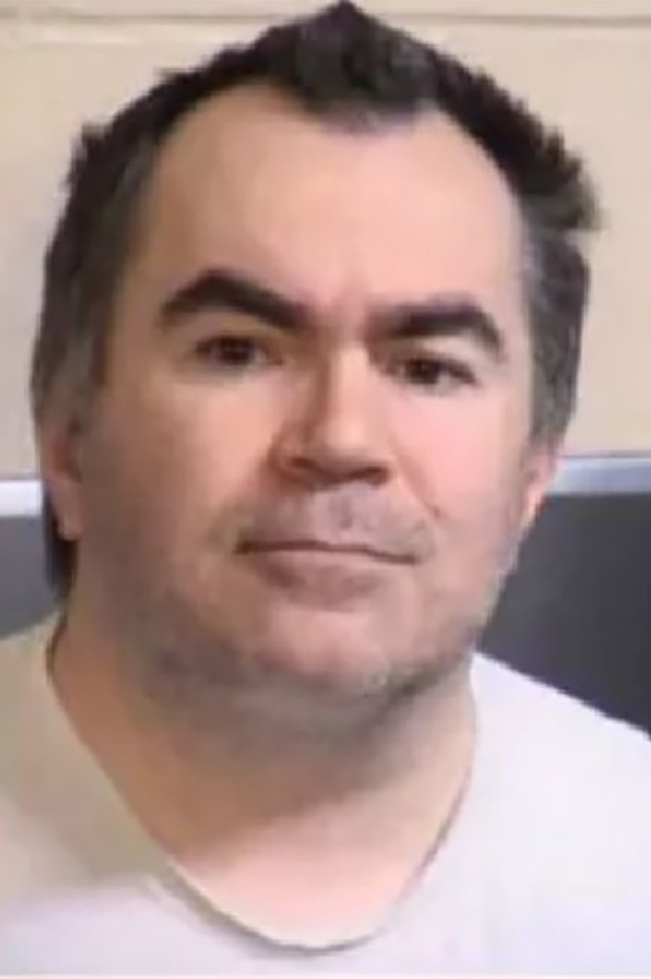 180510-sexting-adult-caught-by-teens-father-embed