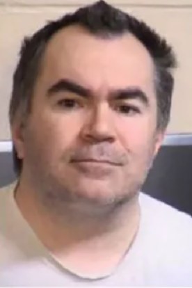 180510-sexting-adult-caught-by-teens-father-embed